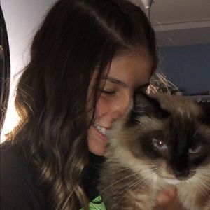 Meet your Posher, Nada